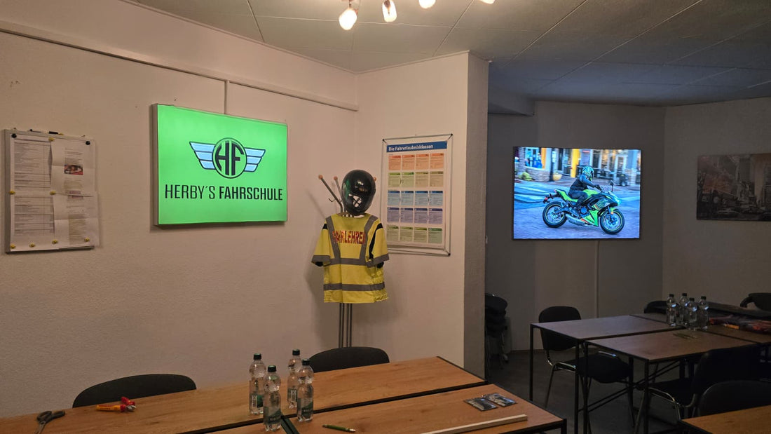 Kundenprojekt mit Leuchtbilder24. Adrenalin trifft Licht, unsere neuen Highlights für Motorradfans